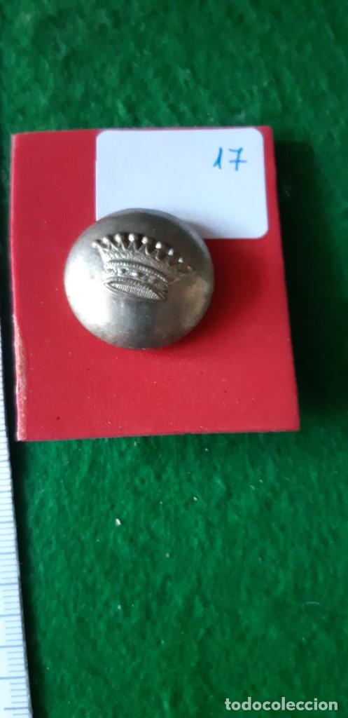 Militaria: BOT&Oacute;N CORONA CONDAL - Foto 1