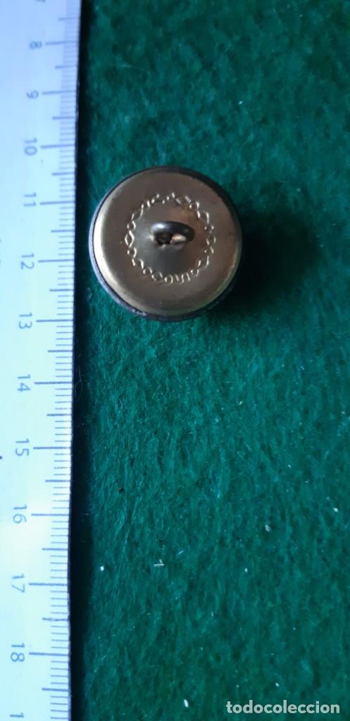Militaria: BOT&Oacute;N CORONA CONDAL - Foto 2