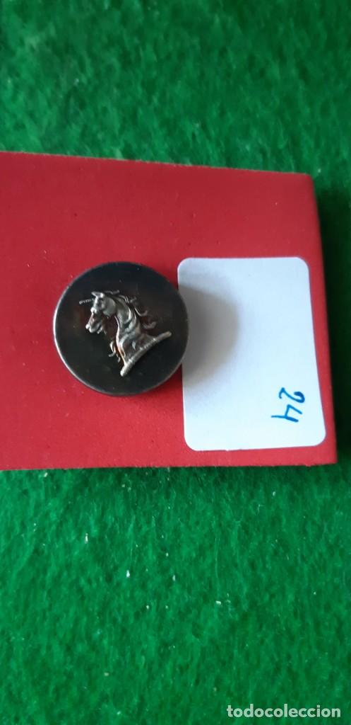 Militaria: BOT&Oacute;N UNICORNIO. - Foto 1