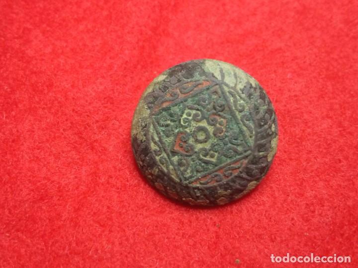 Militaria: Antiguo Boton policromado. - Foto 1