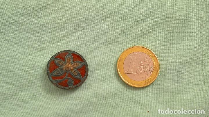 Militaria: Antiguo Boton Flor..metal.. - Foto 1