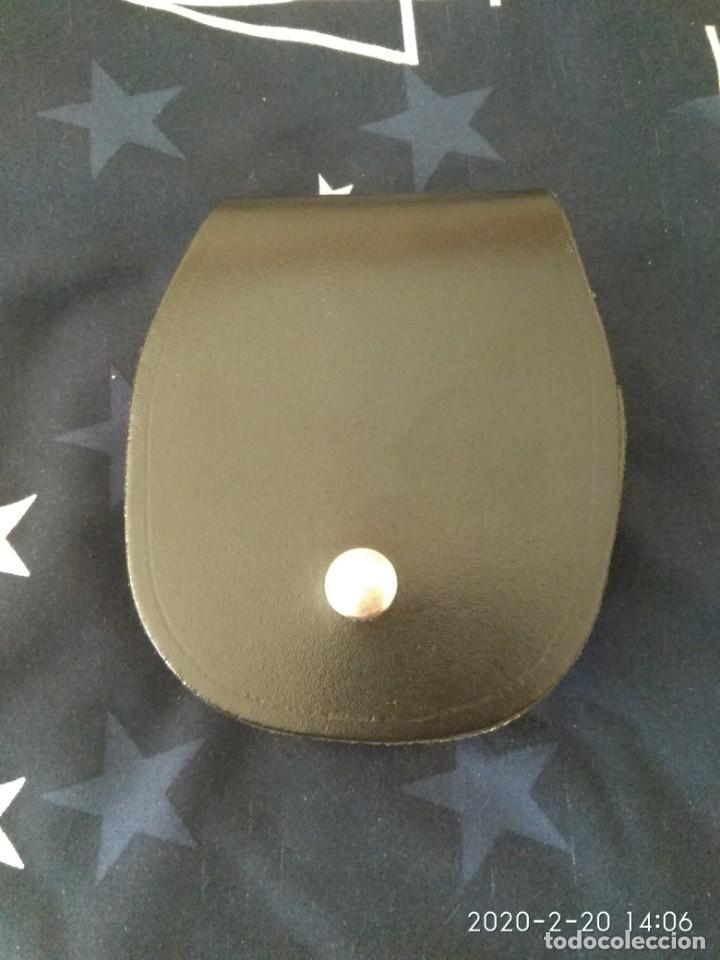 Militaria: Funda de grilletes de cuero - Foto 1