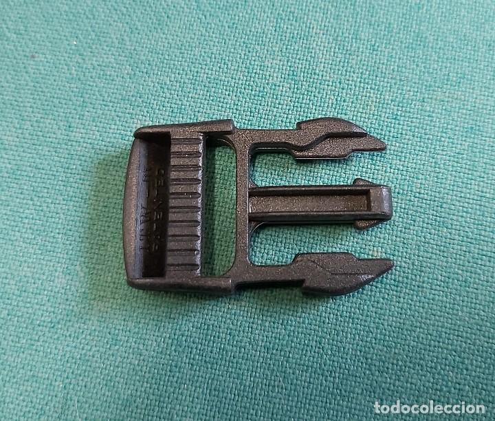 Militaria: Parte de cierre, 4 x 2,2 cm - Foto 1