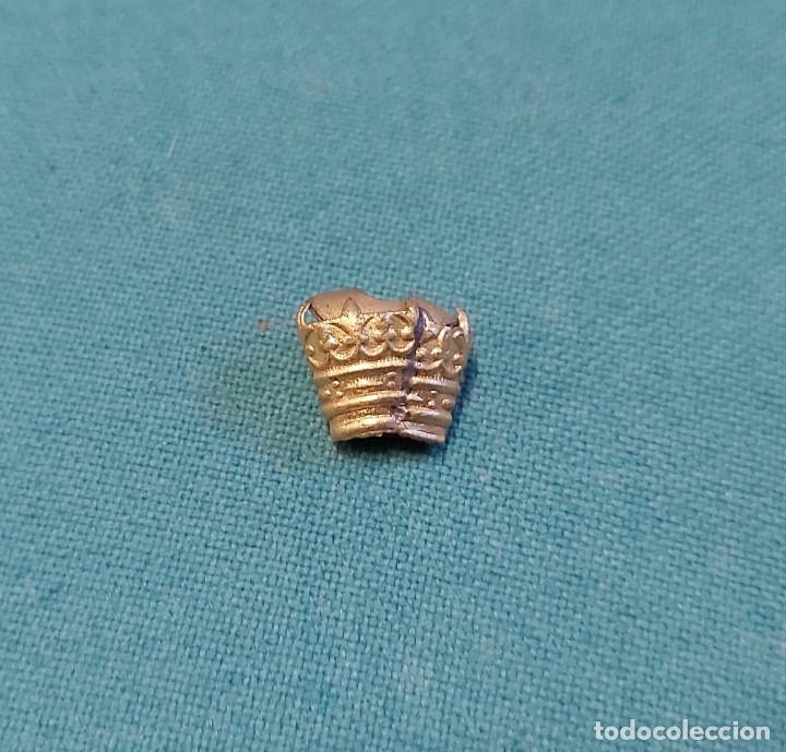 Militaria: Corona de 1,4 x 1 cm - Foto 1