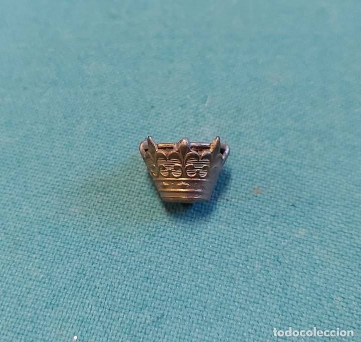 Militaria: Corona de 1 cm de di&aacute;metro - Foto 1