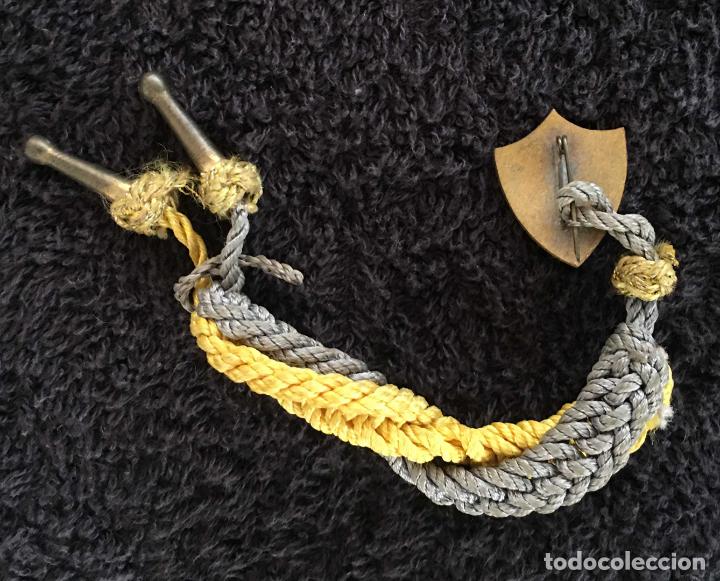 Militaria: Cadeteras SEU con insignia - Foto 2