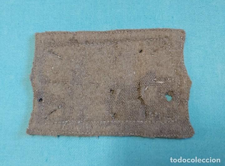 Militaria: Pieza de cierre de cuello de tabardo - Foto 1