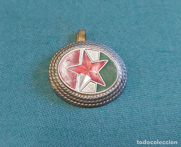 Militaria: Chapa de boina - Foto 1