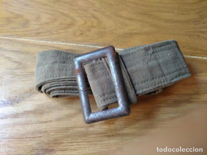 Militaria: Cintur&oacute;n militar verde con hebilla - Foto 1
