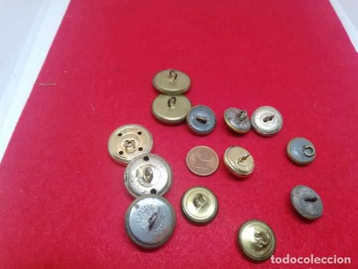 Militaria: TRECE BOTONES CORREOS EJERCITO TIERRA - Foto 2