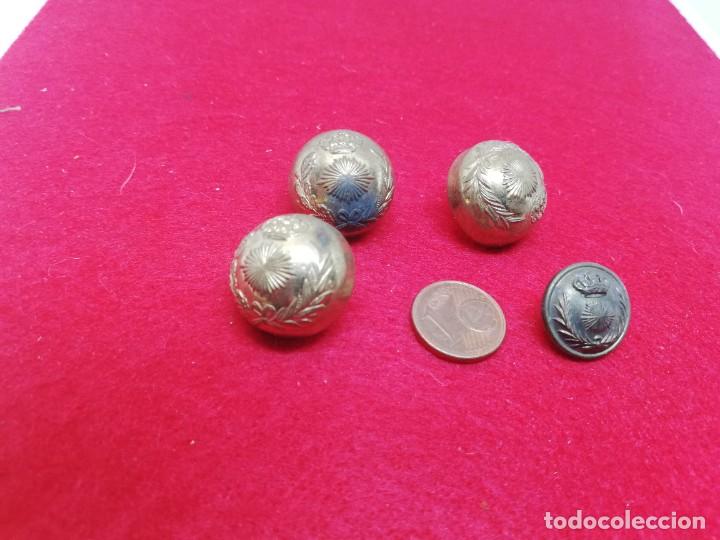 Militaria: CUATRO BOTONES ANTIGUOS - Foto 1