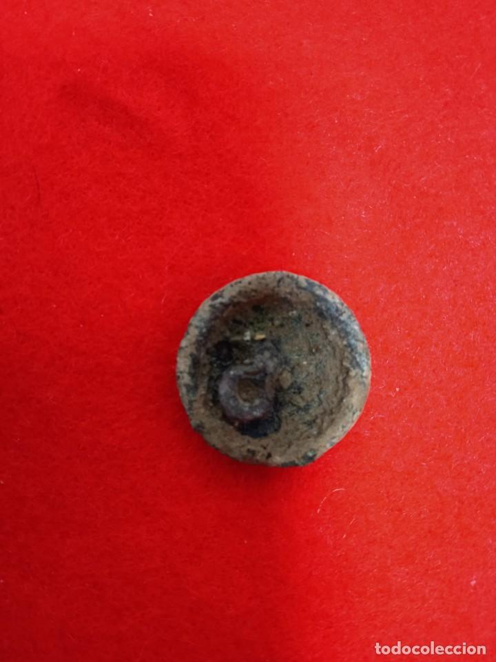 Militaria: Antiguo bot&oacute;n militar. - Foto 2