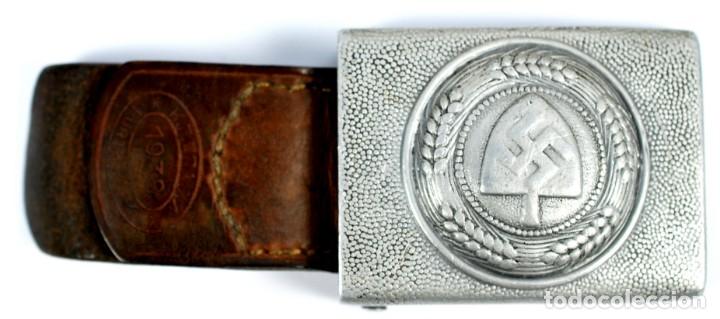 Militaria: Hebilla de Aluminio temprana para Suboficiales y Tropa con Leng&uuml;eta de Cuero con manufactura, 1938