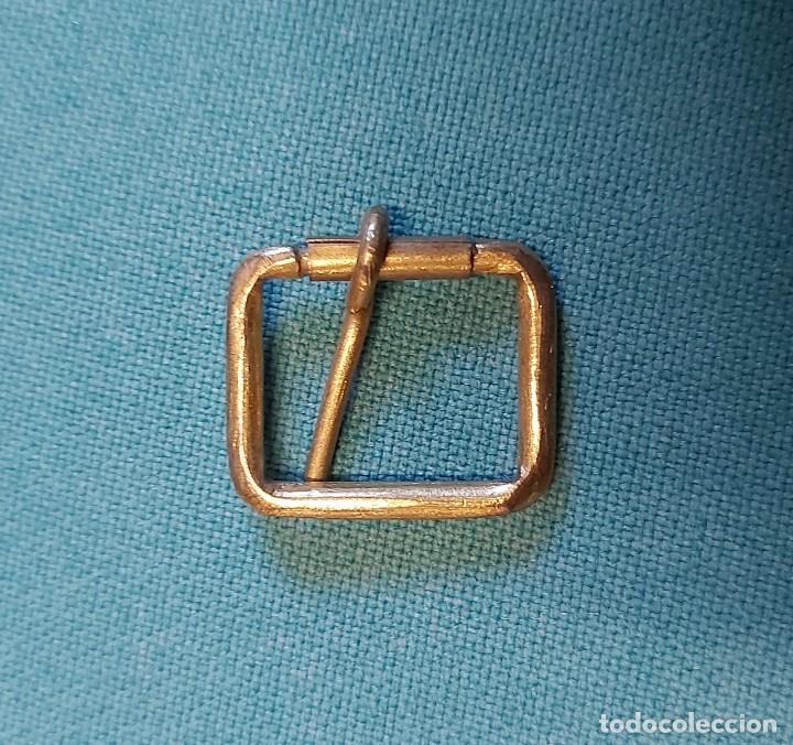 Militaria: Hebilla de correaje, 2,2 x 2 cm aprox. - Foto 2