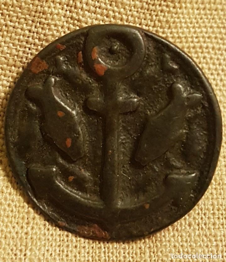 Militaria: Antiguo bot&oacute;n de Marina - Foto 1