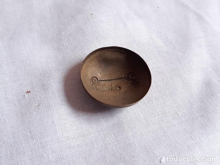 Militaria: Bot&oacute;n de librea de chofer de autom&oacute;vil. Incompleto. - Foto 2