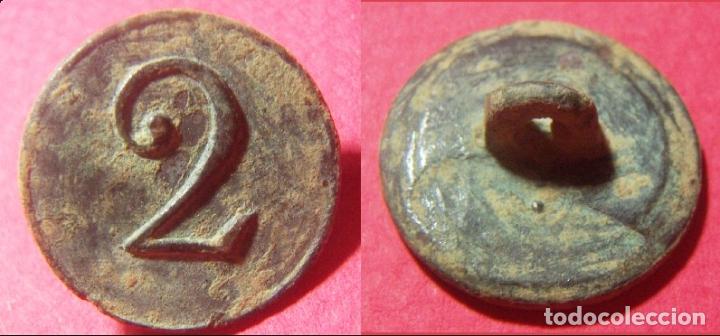 Militaria: Bot&oacute;n de Infanter&iacute;a con el n&ordm; 2 - Foto 1