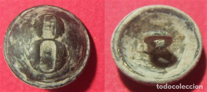 Militaria: Bot&oacute;n de Infanter&iacute;a con el n&ordm; 8 - Foto 1