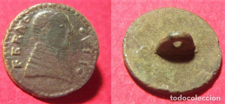 Militaria: Bot&oacute;n con el busto de Fernando VII - Foto 1