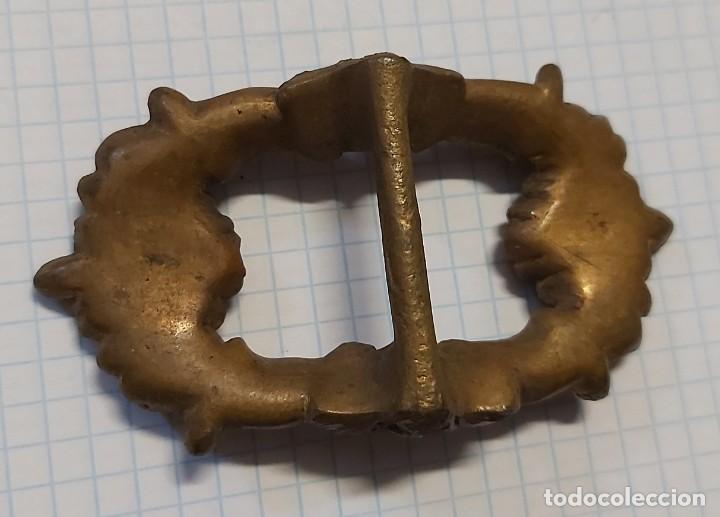 Militaria: Hebilla maciza, de lat&oacute;n - Foto 2