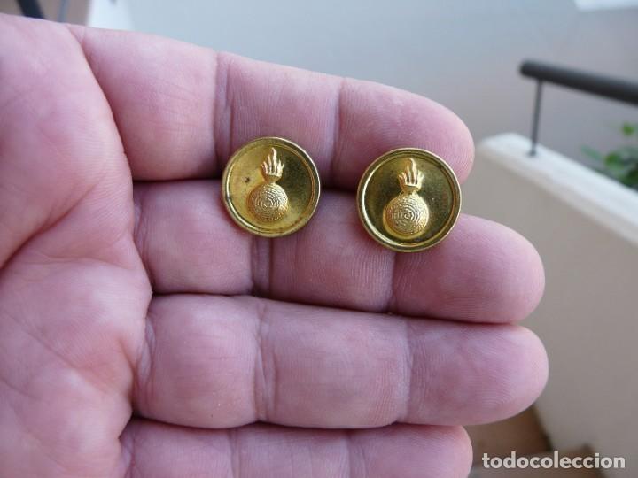 Militaria: 2 BOTONES PEQUE&Ntilde;OS DE ARTILLERIA REPUBLICA 1,7 CM