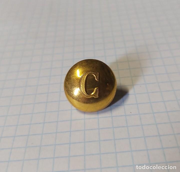 Militaria: Bot&oacute;n con letra C, 15 mm - Foto 1