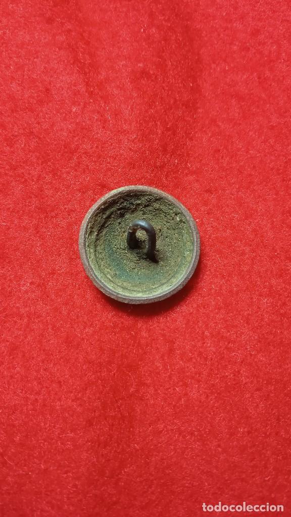 Militaria: Antiguo bot&oacute;n Infanter&iacute;a. - Foto 2