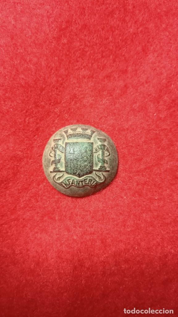 Militaria: Antiguo bot&oacute;n Infanter&iacute;a. - Foto 1