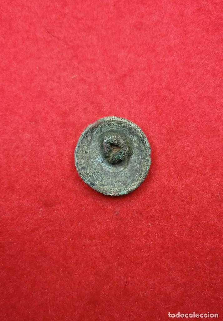 Militaria: Antiguo bot&oacute;n Infanter&iacute;a. - Foto 2
