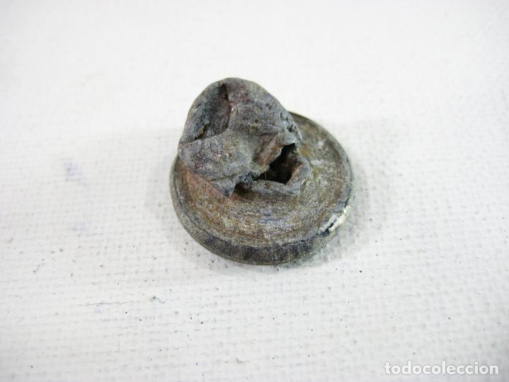 Militaria: EXTRA&Ntilde;O BOT&Oacute;N O REMACHE DEL EJ&Eacute;RCITO. 22 MM - Foto 2