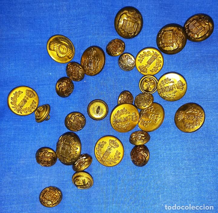 Militaria: Botones variados - Foto 1