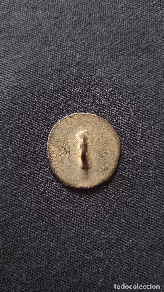 Militaria: Antiguo bot&oacute;n Fernando. - Foto 2