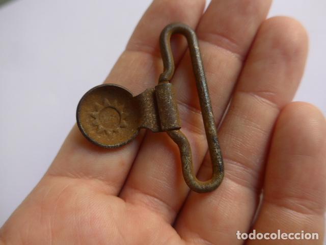 Militaria: Antigua hebilla a identificar - Foto 4