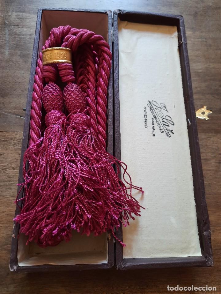 Militaria: Banda de la victoria caja de Sanz Madrid - Foto 1