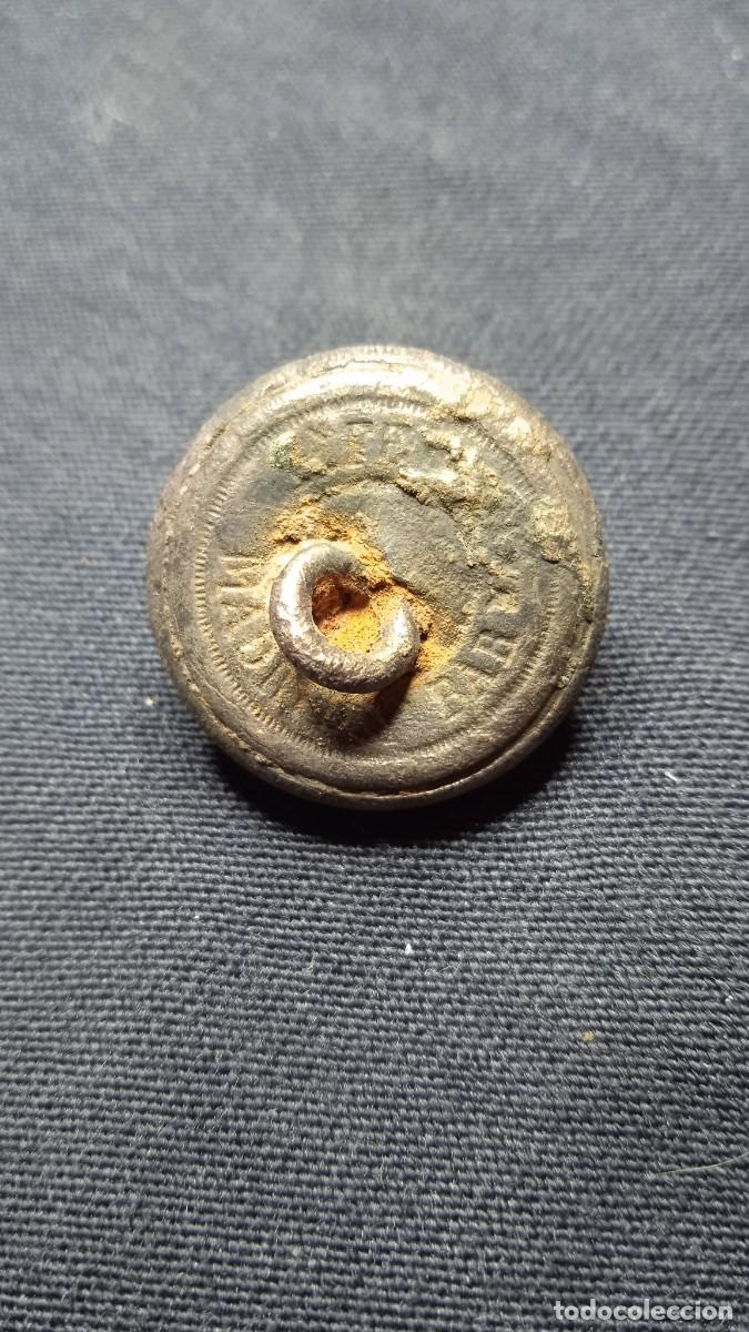 Militaria: Antiguo bot&oacute;n Infanter&iacute;a. - Foto 2