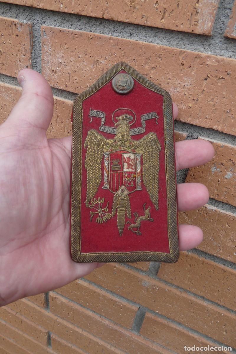 Militaria: ANTIGUA HOMBRERA BORDADA GUARDIA DE FRANCO