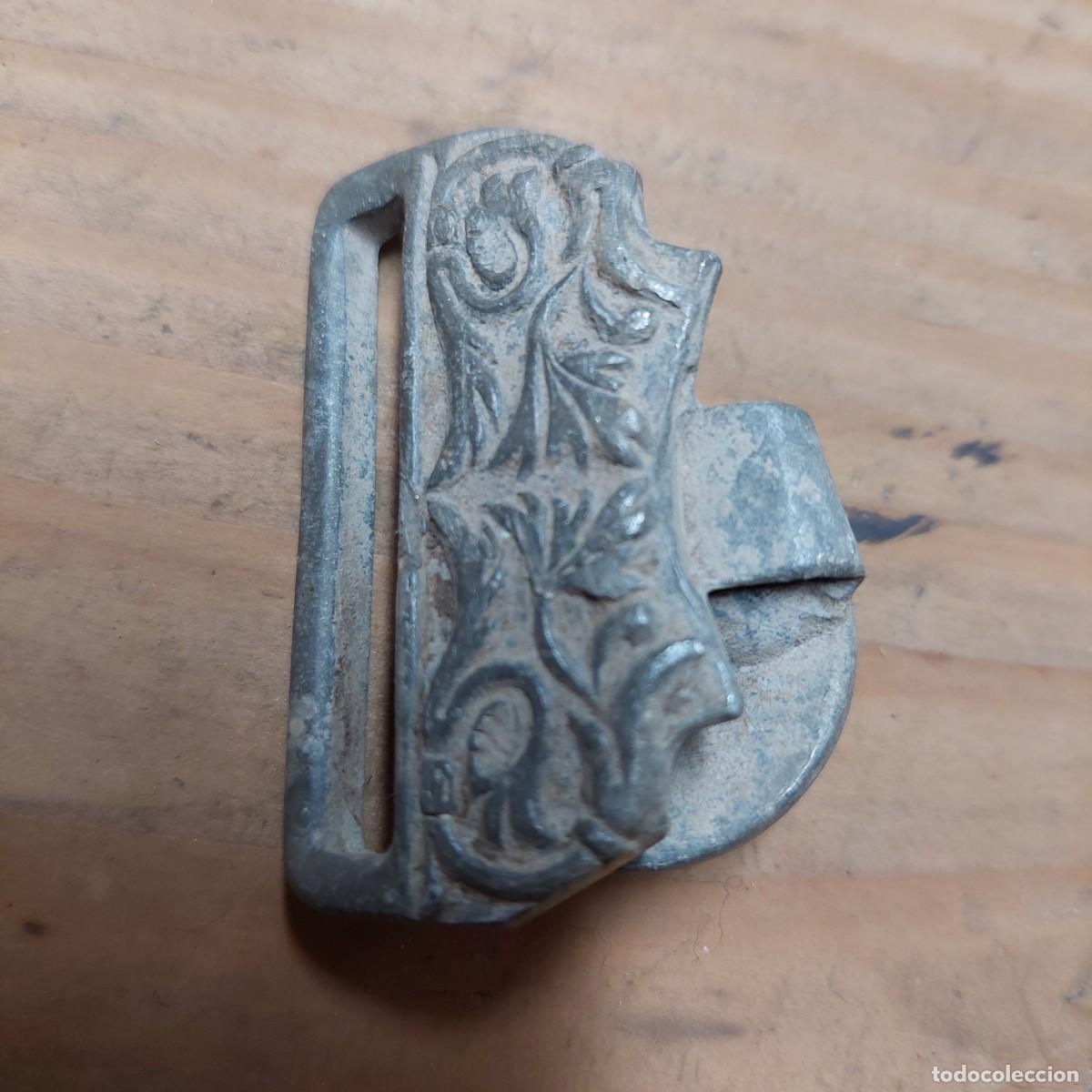 Militaria: Antigua hebilla Le&oacute;n - Foto 2