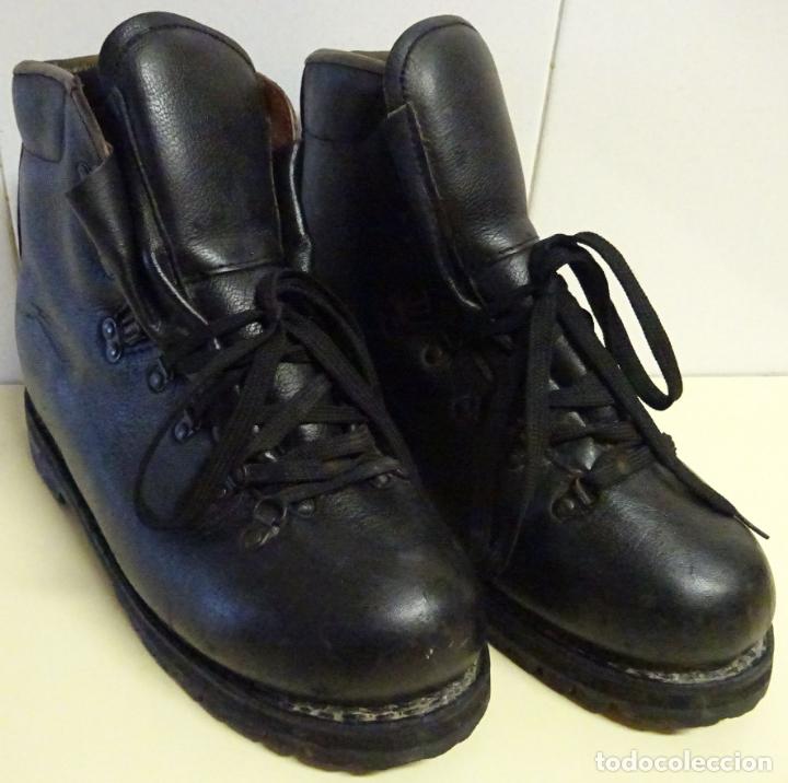 local adolescentes lluvia botas militares ejército español. alta montaña. - Buy Antique military boots  and military footwear on todocoleccion