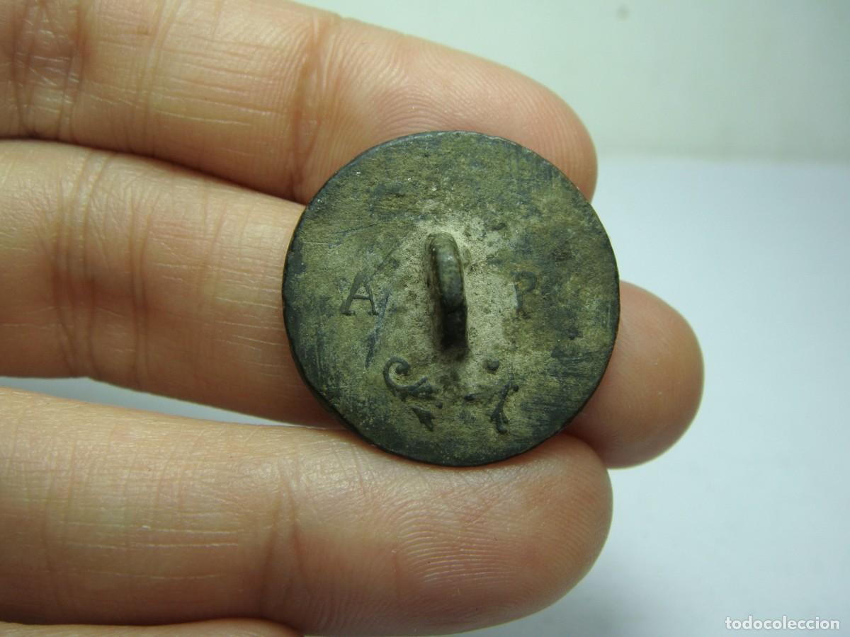 Militaria: Bot&oacute;n antiguo - Foto 2