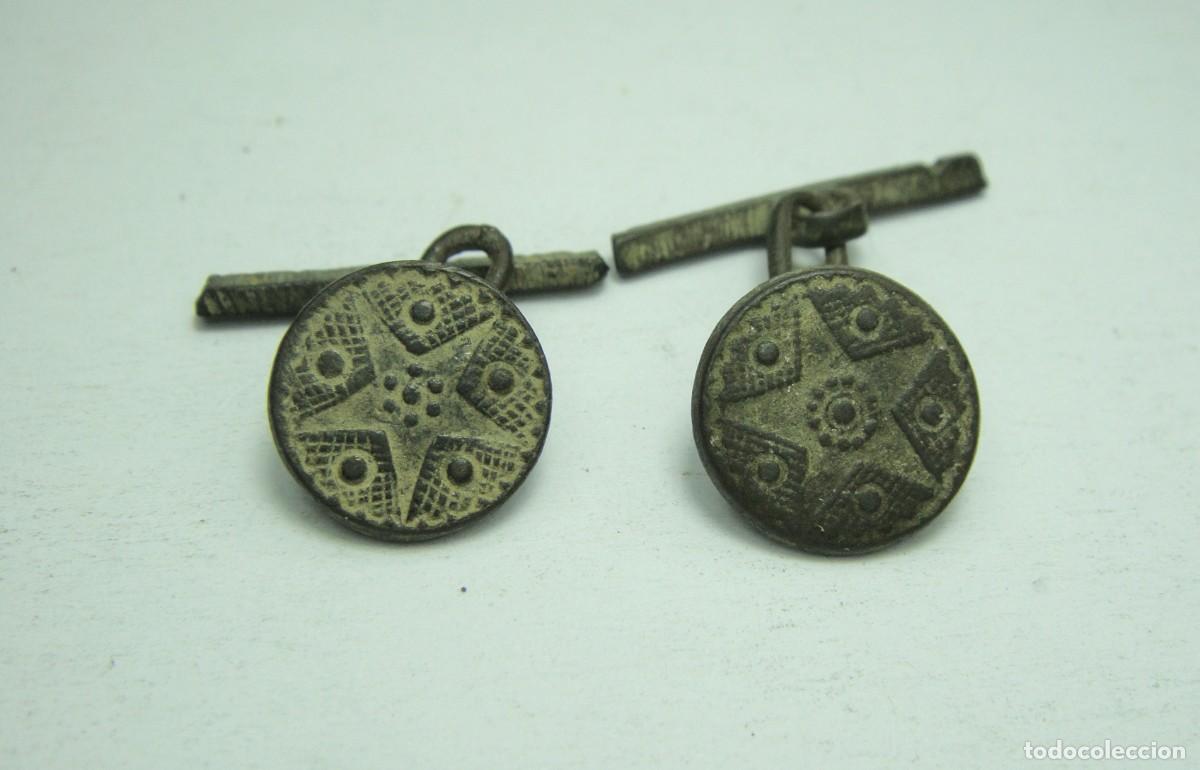 Militaria: Botones antiguos. - Foto 1