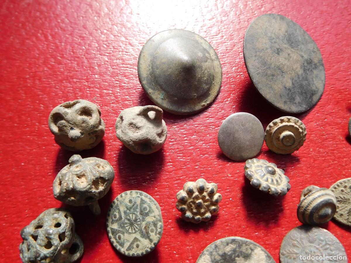 Militaria: Lote de botones antiguos - Foto 2