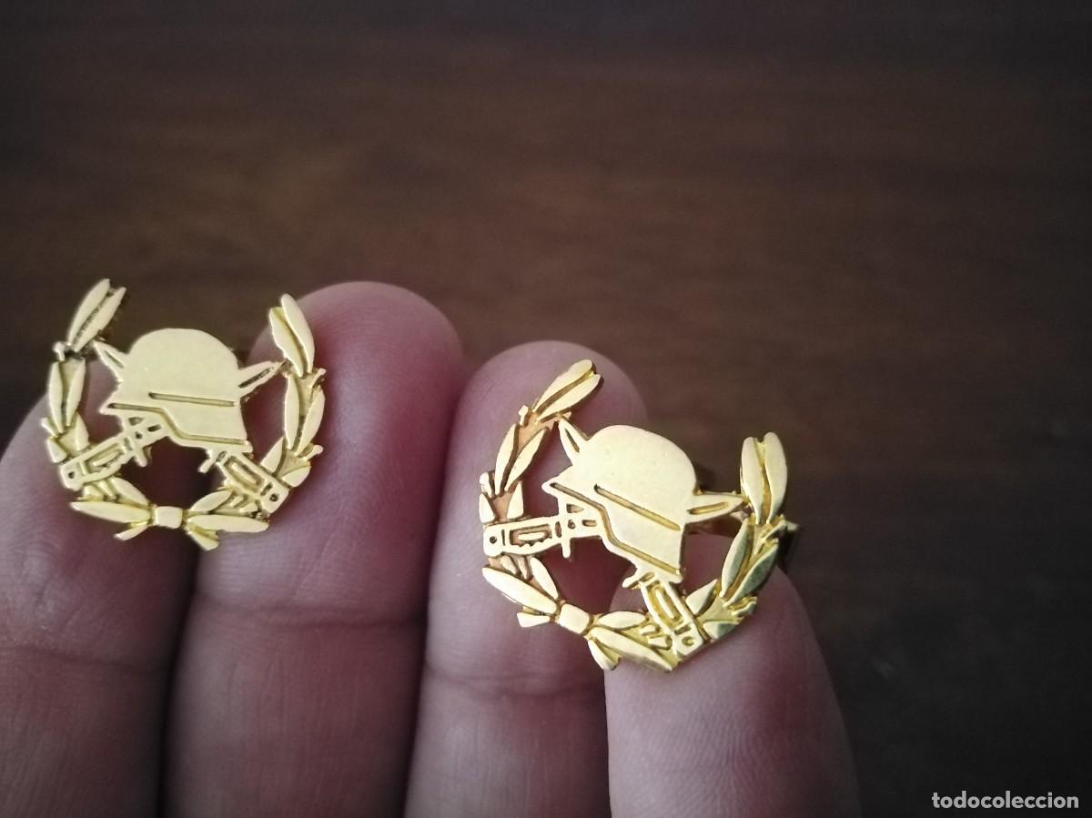 Militaria: Gemelos Casco y espadas. - Foto 2