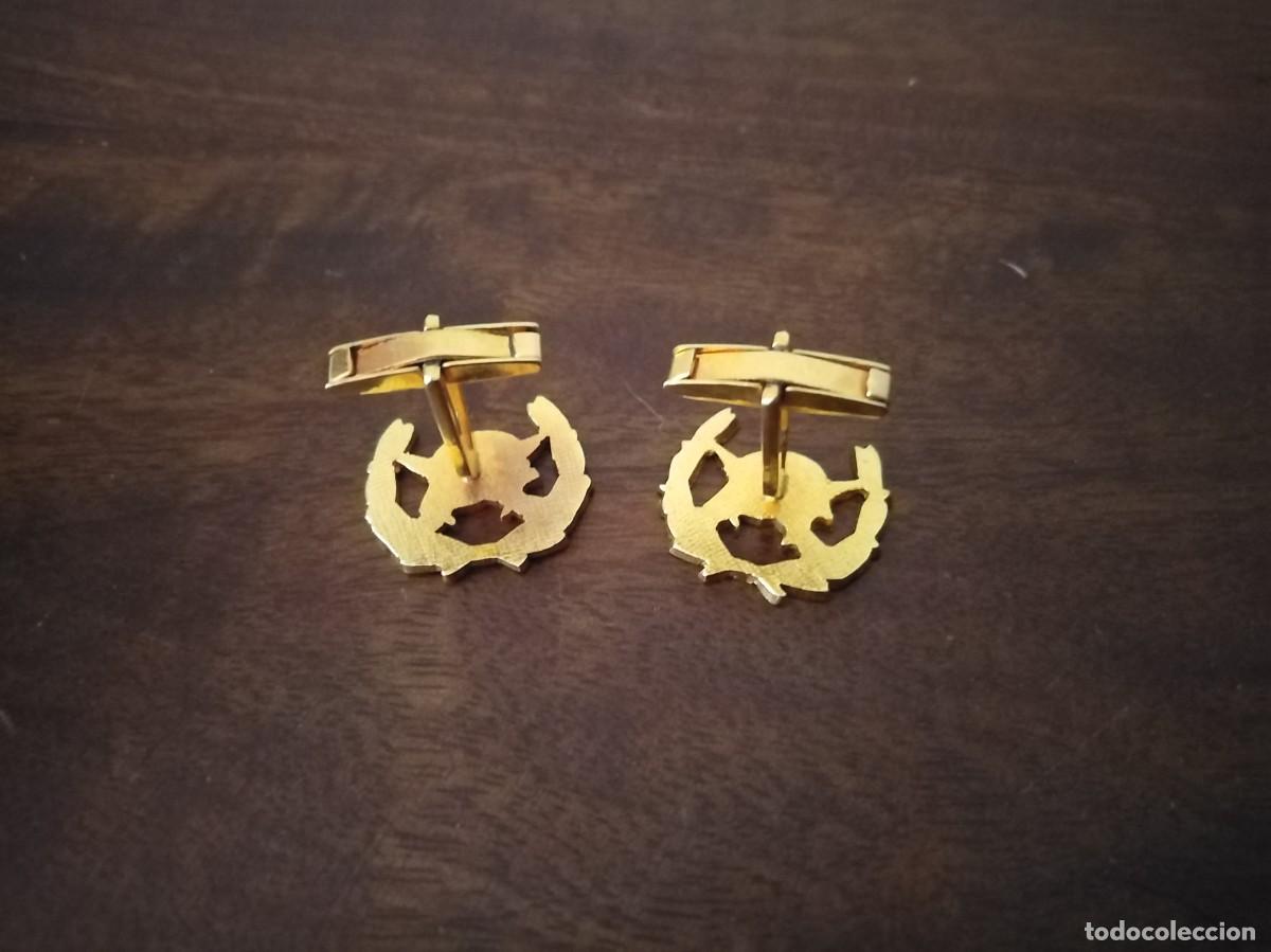 Militaria: Gemelos Casco y espadas. - Foto 3