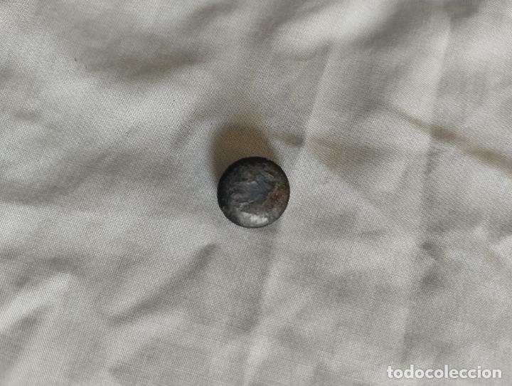 Militaria: BOTON DE CUERO PARA GORRA - Foto 1
