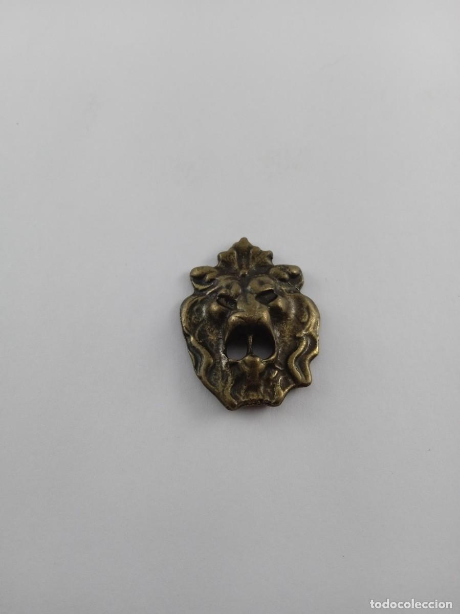 Militaria: Boton Cabeza de leon - Foto 2