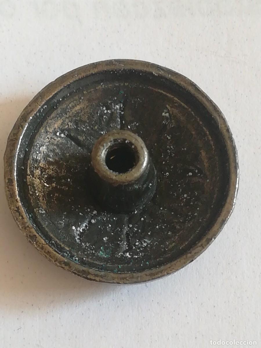 Militaria: boton en forma de cruz - Foto 2
