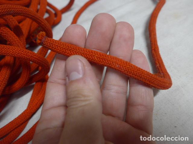Militaria: Antiguo gran ote de complemento militar en rojo, de Castells. - Foto 2