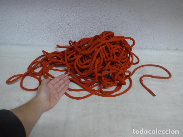 Militaria: Antiguo gran ote de complemento militar en rojo, de Castells. - Foto 1