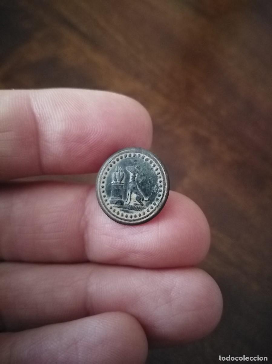 Militaria: Antiguo bot&oacute;n. Perro con corazones y sol. - Foto 4