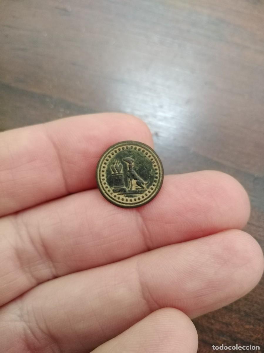 Militaria: Antiguo bot&oacute;n. Perro con corazones y sol. - Foto 7